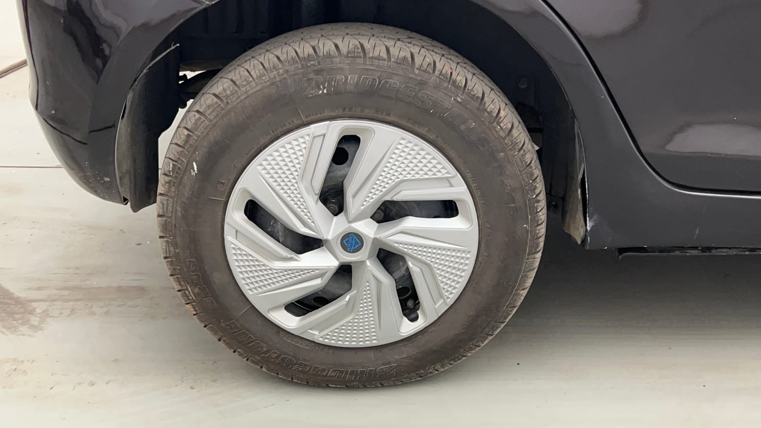Used 2016 Maruti Suzuki Swift VXi Petrol Manual tyres RIGHT REAR TYRE RIM VIEW