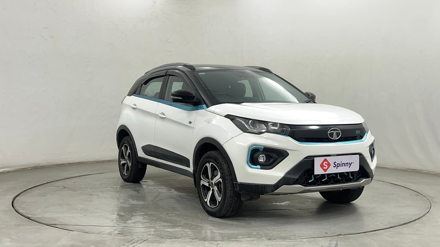 Used 2022 Tata Nexon EV XZ Plus Electric Automatic exterior RIGHT FRONT CORNER VIEW