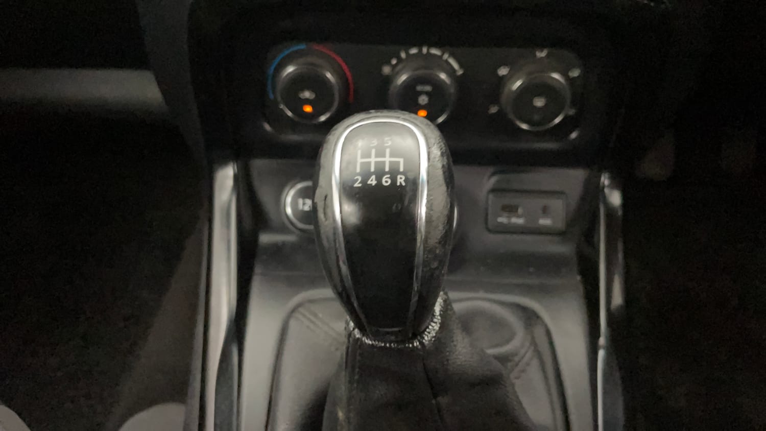 Used 2018 Tata Hexa XM 4x2 7 STR Diesel Manual interior GEAR  KNOB VIEW