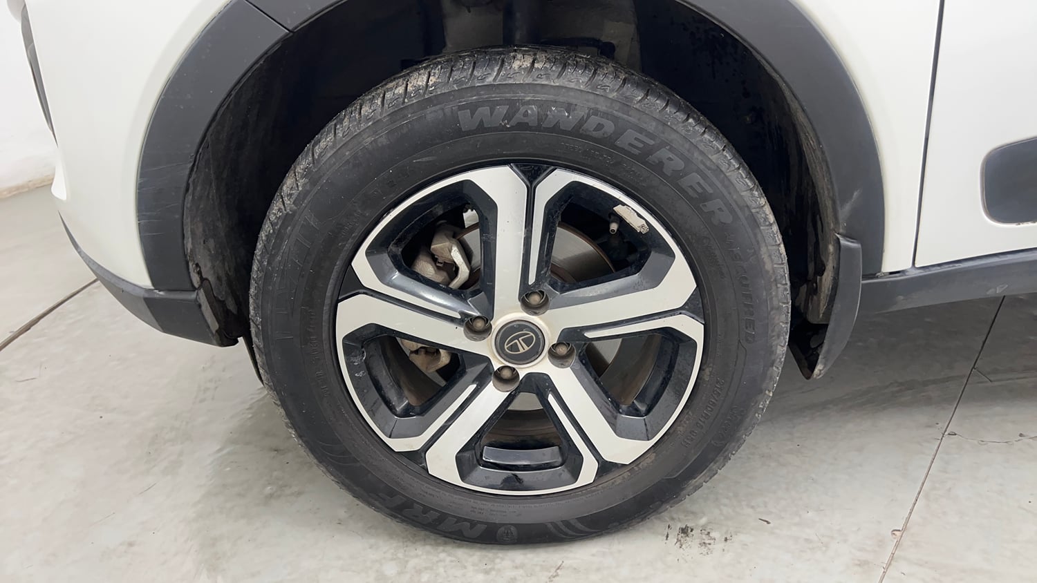 Used 2022 Tata Nexon EV XZ Plus Electric Automatic tyres LEFT FRONT TYRE RIM VIEW