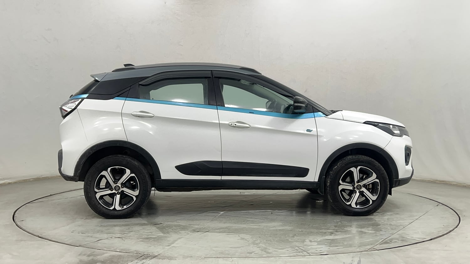Used 2022 Tata Nexon EV XZ Plus Electric Automatic exterior RIGHT SIDE VIEW