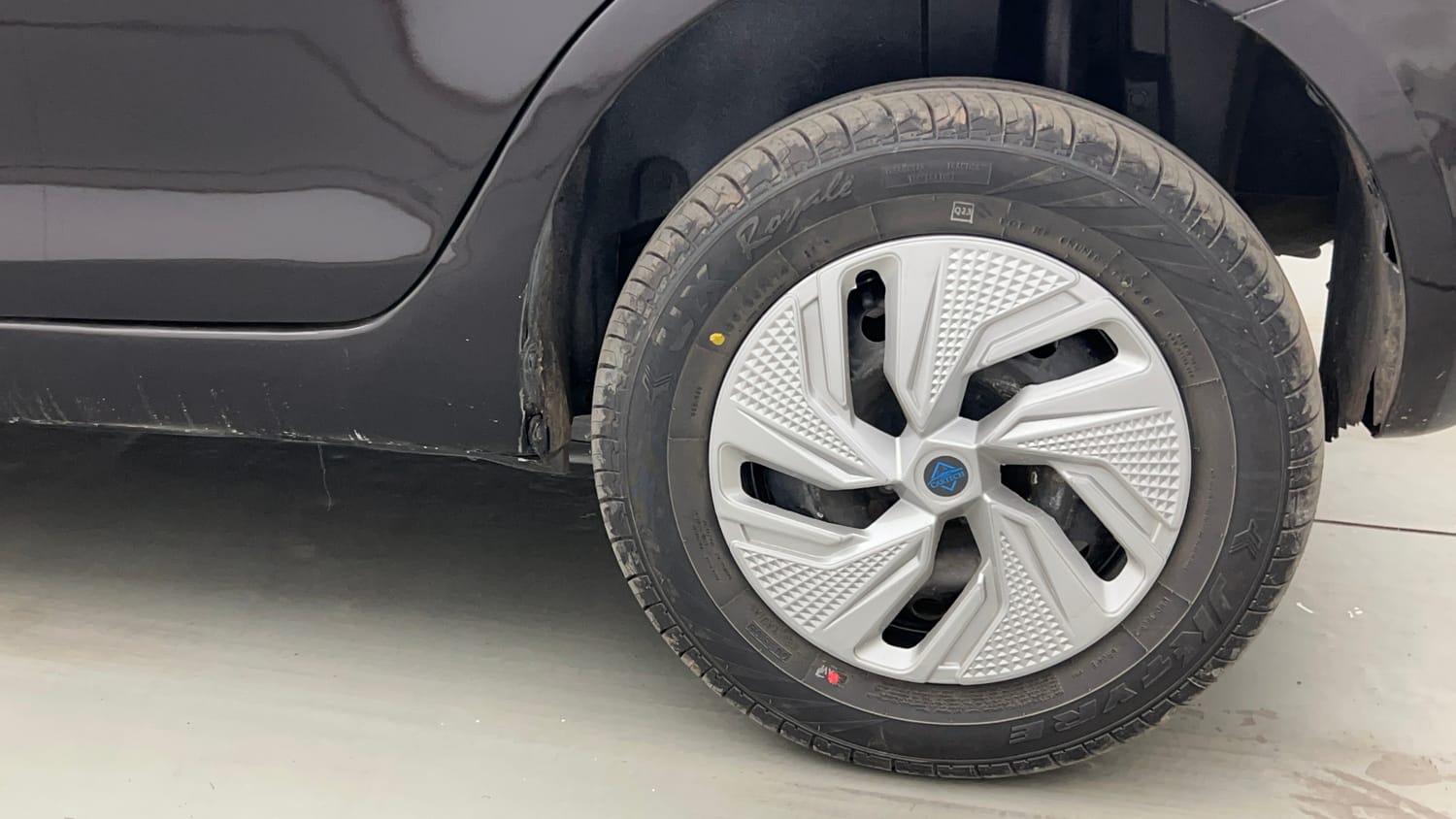 Used 2016 Maruti Suzuki Swift VXi Petrol Manual tyres LEFT REAR TYRE RIM VIEW