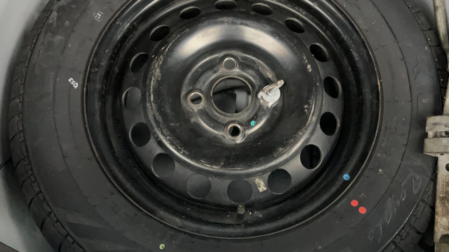 Used 2016 Maruti Suzuki Swift VXi Petrol Manual tyres SPARE TYRE VIEW