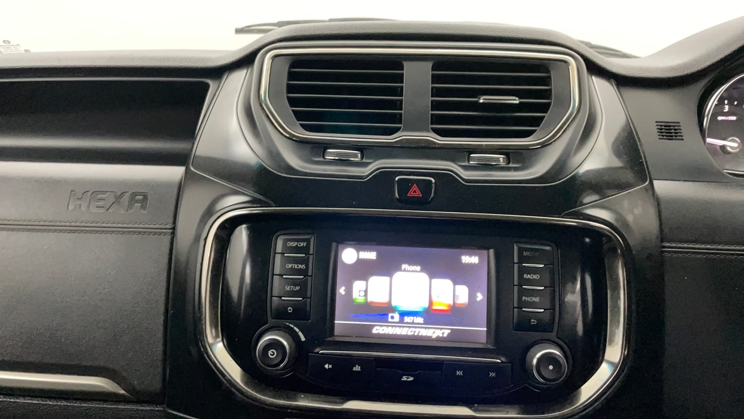 Used 2018 Tata Hexa XM 4x2 7 STR Diesel Manual interior MUSIC SYSTEM & AC CONTROL VIEW