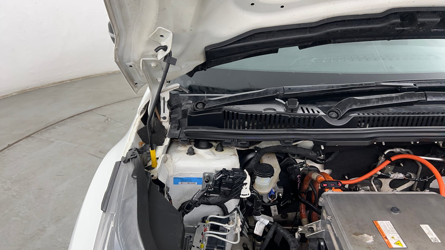 Used 2022 Tata Nexon EV XZ Plus Electric Automatic engine ENGINE RIGHT SIDE HINGE & APRON VIEW