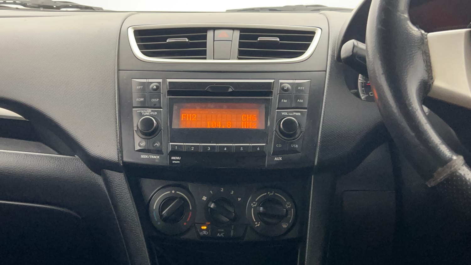 Used 2016 Maruti Suzuki Swift VXi Petrol Manual top_features Integrated (in-dash) music system