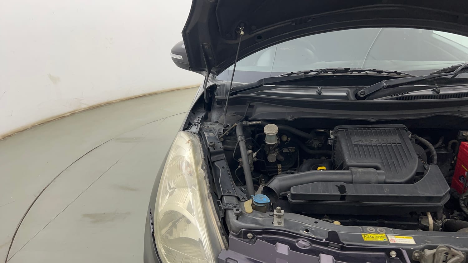 Used 2016 Maruti Suzuki Swift VXi Petrol Manual engine ENGINE RIGHT SIDE HINGE & APRON VIEW