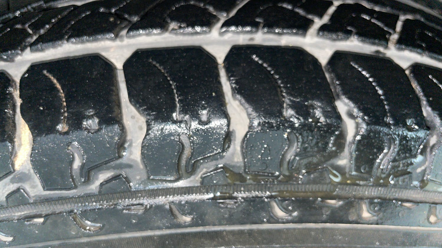 Used 2018 Tata Hexa XM 4x2 7 STR Diesel Manual tyres RIGHT REAR TYRE TREAD VIEW