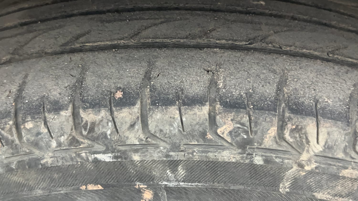 Used 2016 Maruti Suzuki Swift VXi Petrol Manual tyres RIGHT FRONT TYRE TREAD VIEW