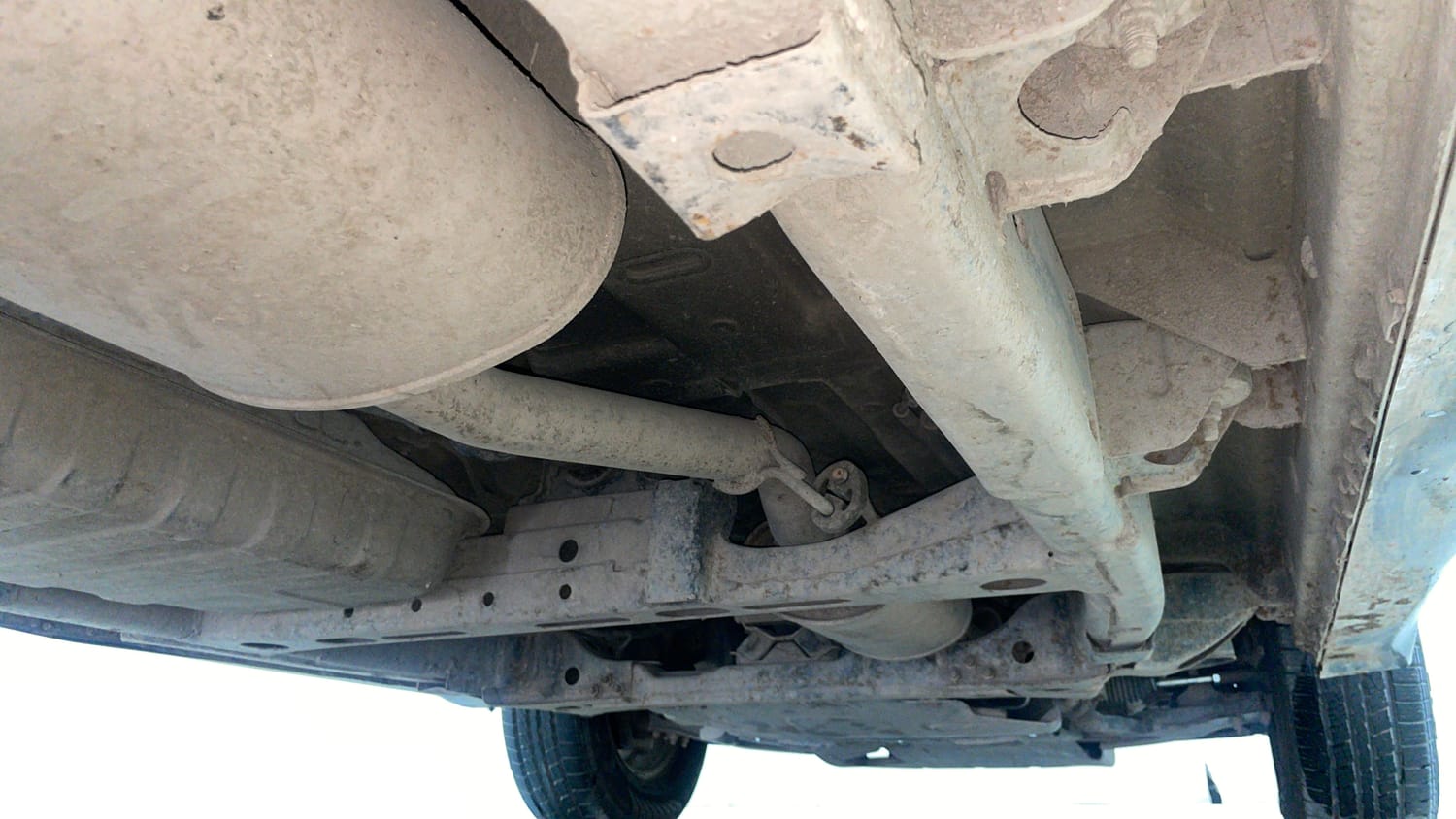 Used 2018 Tata Hexa XM 4x2 7 STR Diesel Manual extra REAR RIGHT UNDERBODY VIEW