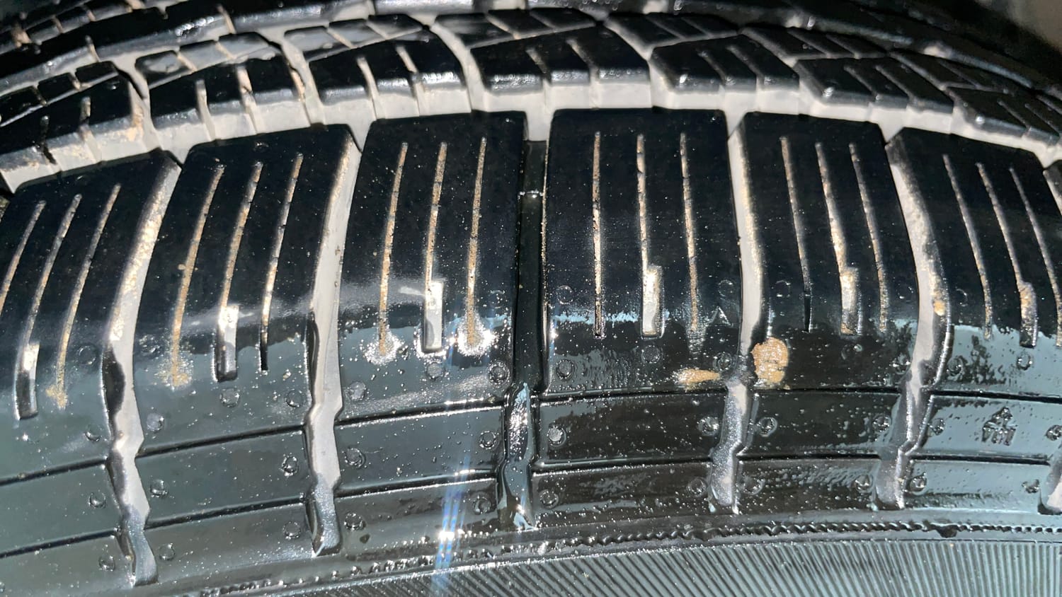 Used 2018 Tata Hexa XM 4x2 7 STR Diesel Manual tyres RIGHT FRONT TYRE TREAD VIEW