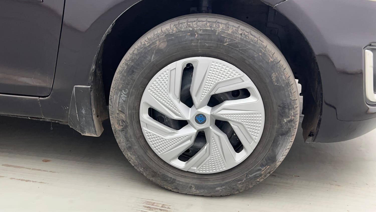 Used 2016 Maruti Suzuki Swift VXi Petrol Manual tyres RIGHT FRONT TYRE RIM VIEW