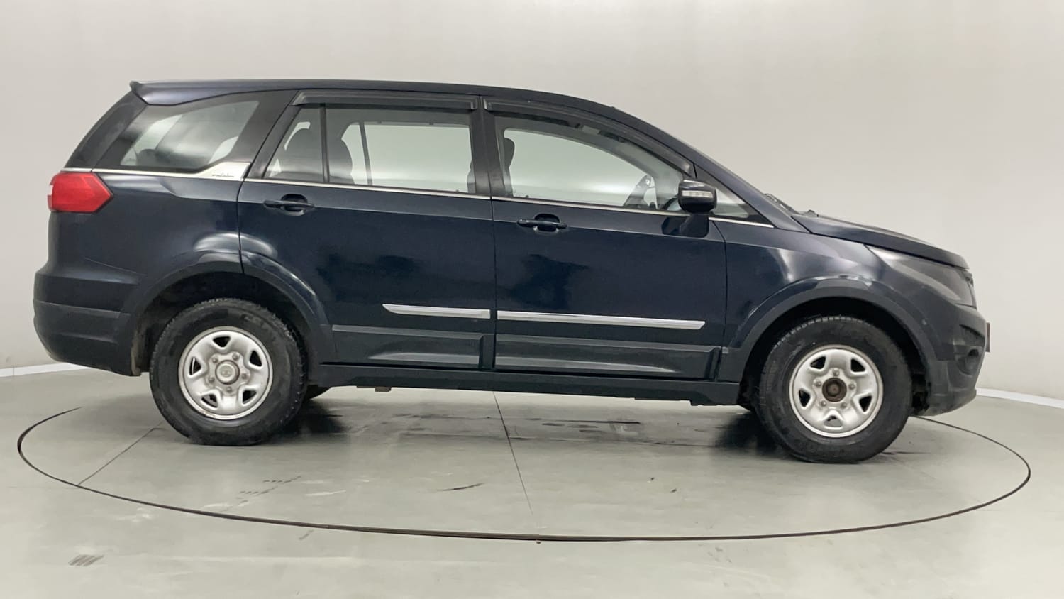 Used 2018 Tata Hexa XM 4x2 7 STR Diesel Manual exterior RIGHT SIDE VIEW