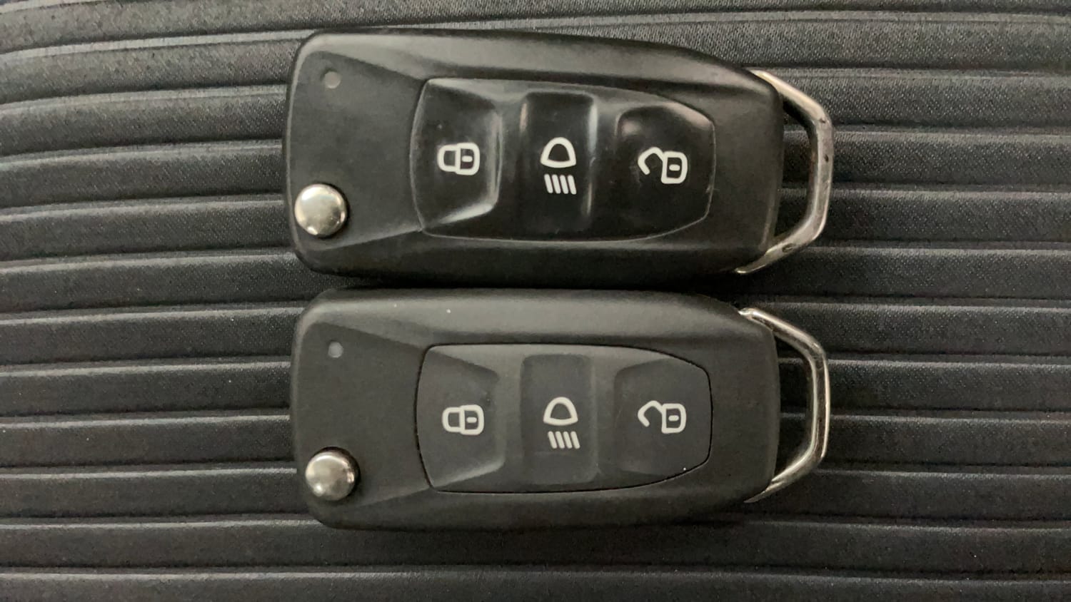 Used 2018 Tata Hexa XM 4x2 7 STR Diesel Manual extra CAR KEY VIEW