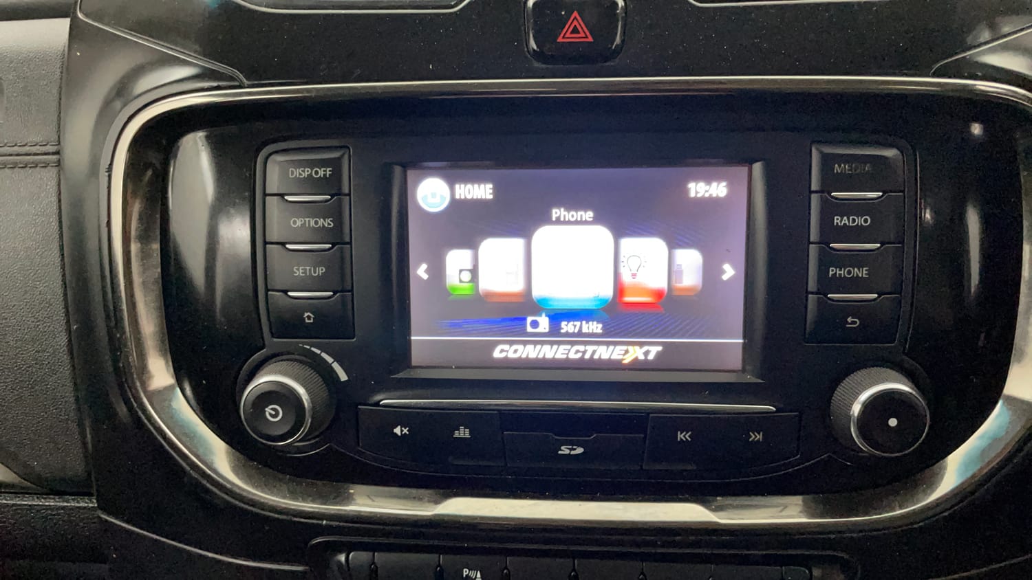 Used 2018 Tata Hexa XM 4x2 7 STR Diesel Manual top_features Integrated (in-dash) music system
