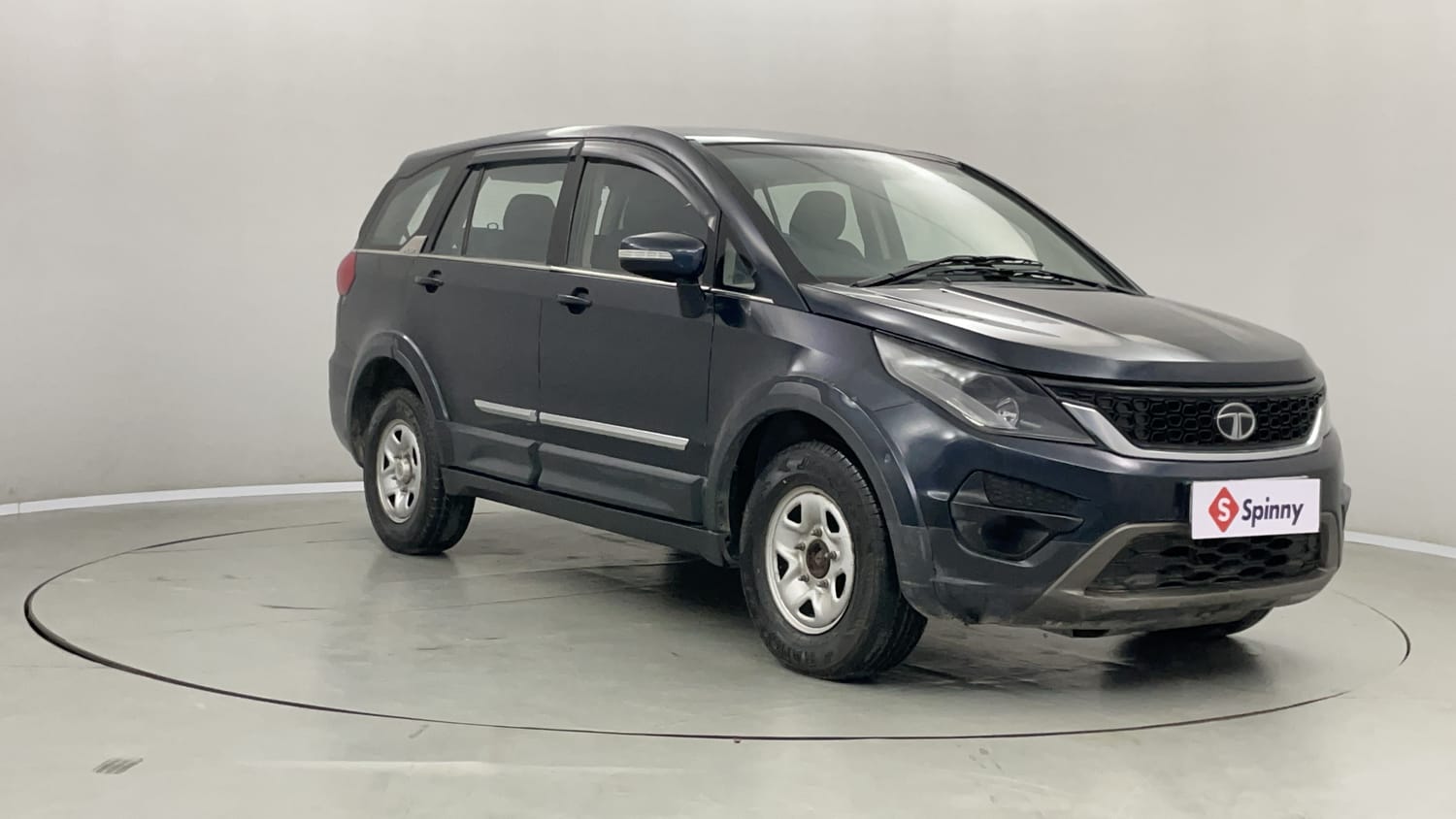 Used 2018 Tata Hexa XM 4x2 7 STR Diesel Manual exterior RIGHT FRONT CORNER VIEW