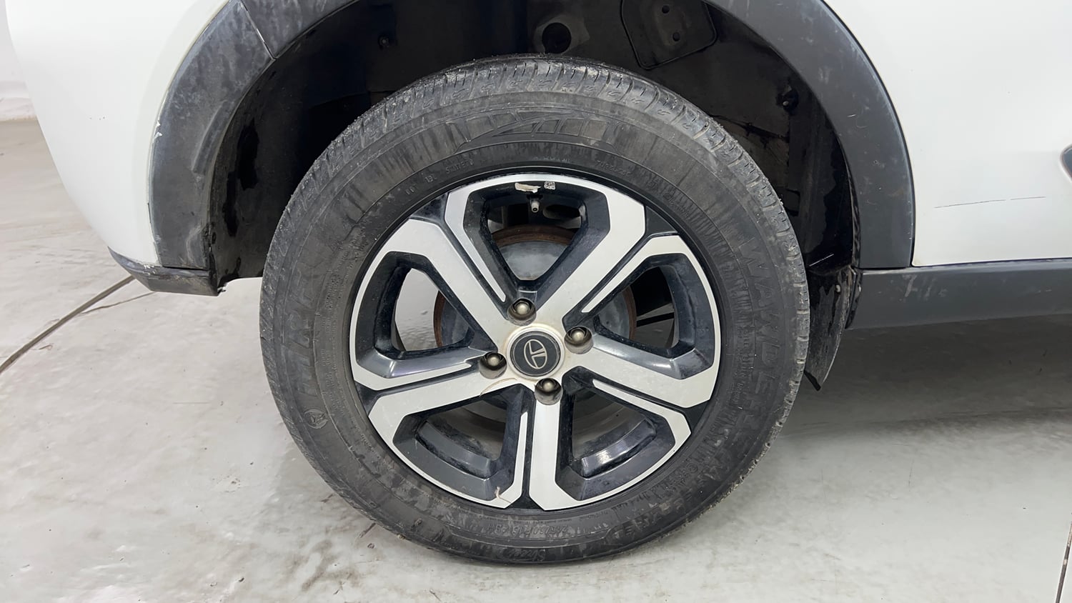 Used 2022 Tata Nexon EV XZ Plus Electric Automatic tyres RIGHT REAR TYRE RIM VIEW