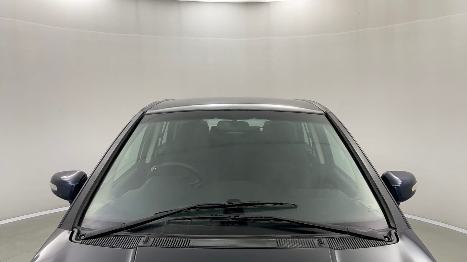 Used 2018 Tata Hexa XM 4x2 7 STR Diesel Manual exterior FRONT WINDSHIELD VIEW