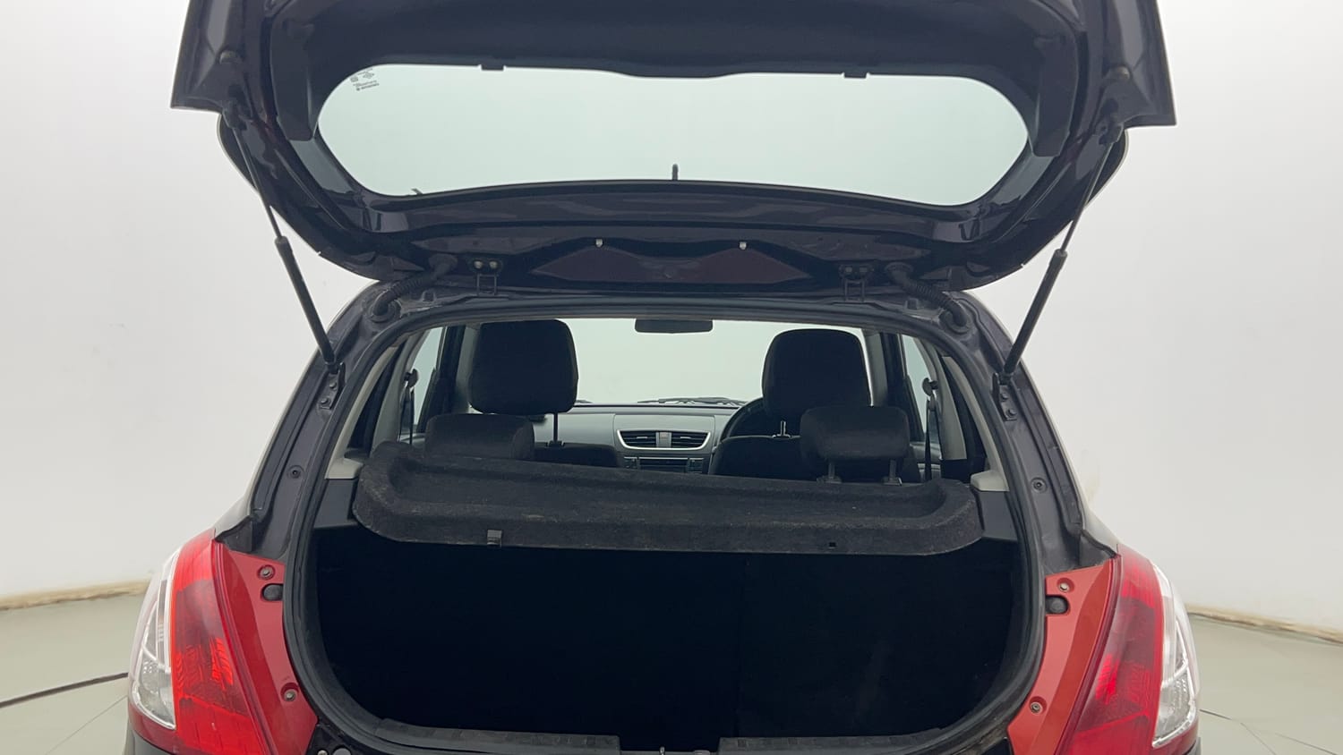 Used 2016 Maruti Suzuki Swift VXi Petrol Manual interior DICKY INSIDE VIEW