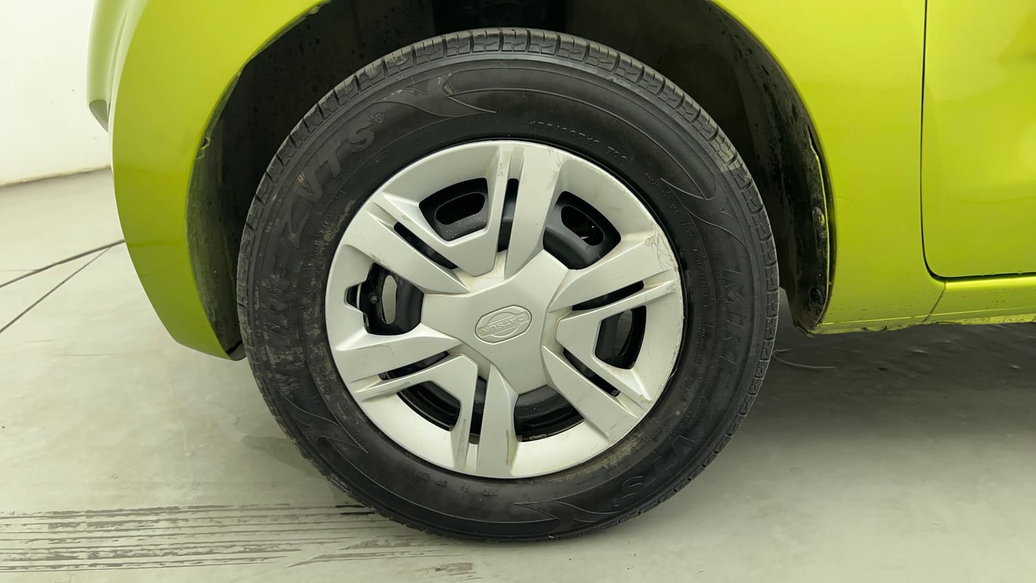 Used 2017 Datsun Redi-GO S 1.0 Petrol Manual tyres LEFT FRONT TYRE RIM VIEW