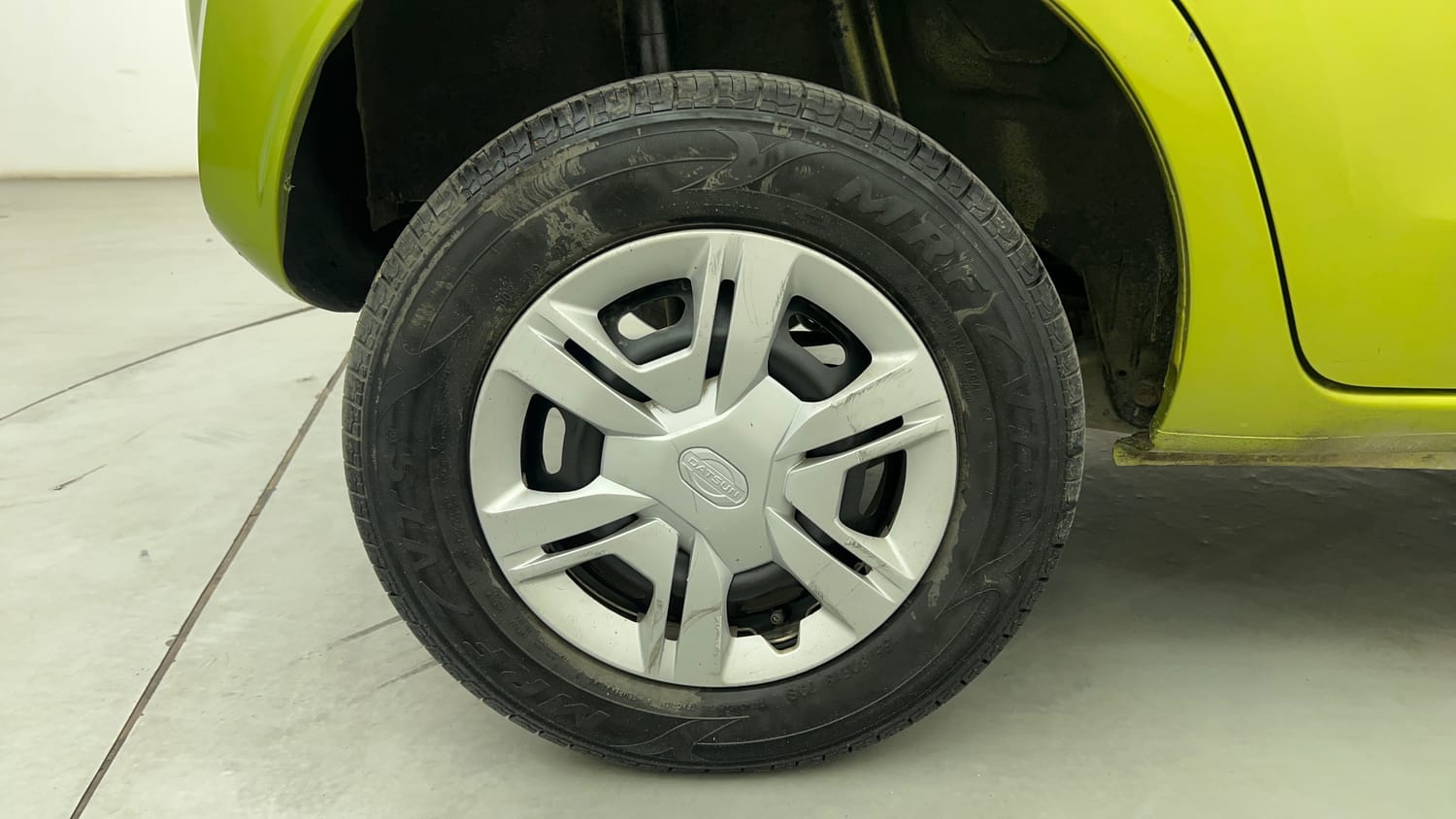 Used 2017 Datsun Redi-GO S 1.0 Petrol Manual tyres RIGHT REAR TYRE RIM VIEW
