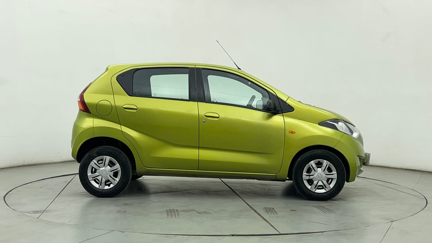 Used 2017 Datsun Redi-GO S 1.0 Petrol Manual exterior RIGHT SIDE VIEW