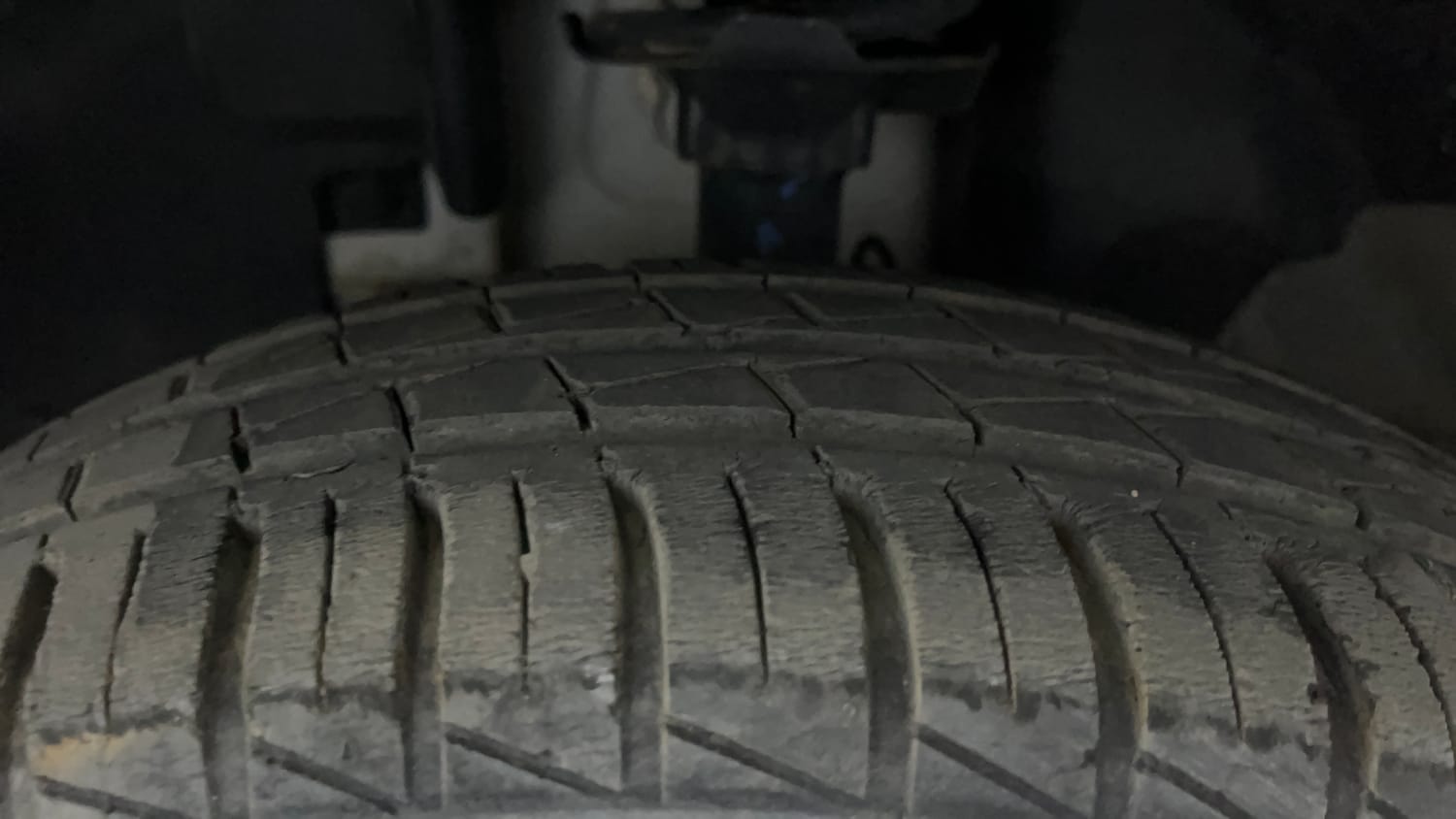 Used 2023 Renault Kwid RXT 1.0 AMT Petrol Automatic tyres LEFT FRONT TYRE TREAD VIEW