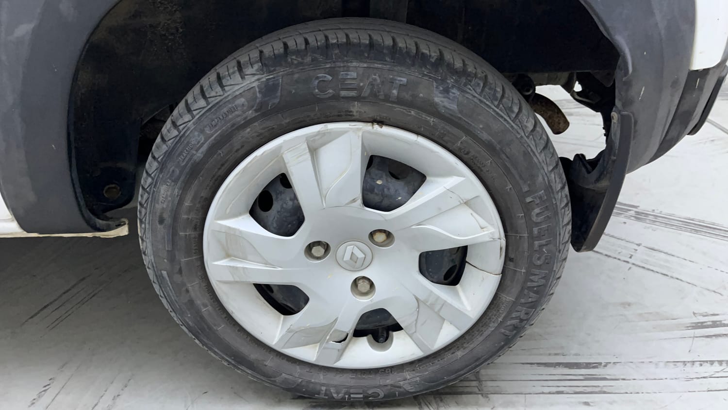 Used 2023 Renault Kwid RXT 1.0 AMT Petrol Automatic tyres LEFT REAR TYRE RIM VIEW