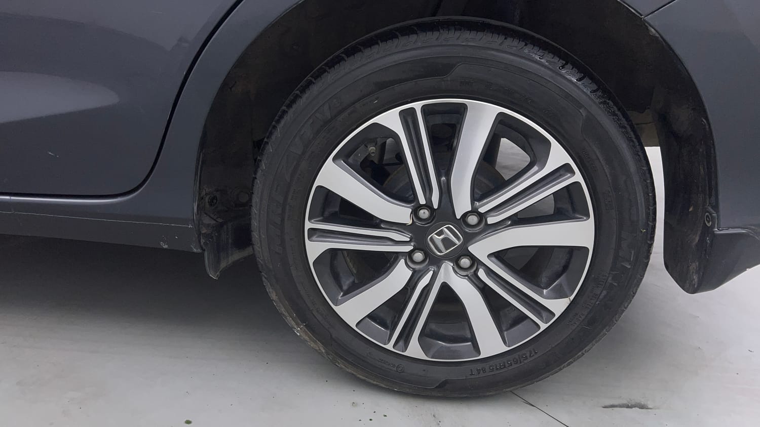 Used 2023 Honda Amaze VX CVT 1.2 Petrol Petrol Automatic tyres LEFT REAR TYRE RIM VIEW