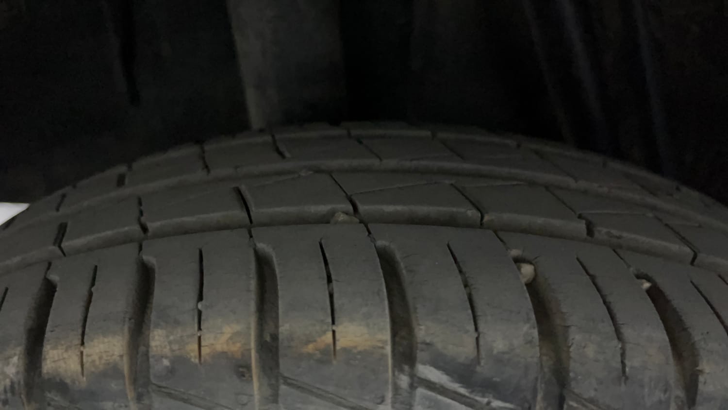Used 2023 Renault Kwid RXT 1.0 AMT Petrol Automatic tyres RIGHT REAR TYRE TREAD VIEW