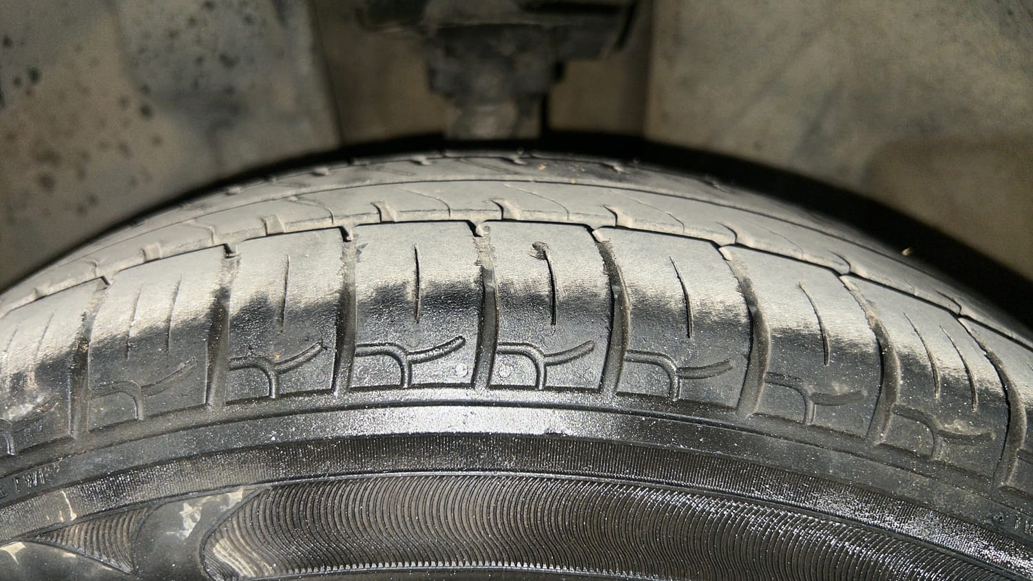 Used 2017 Datsun Redi-GO S 1.0 Petrol Manual tyres LEFT FRONT TYRE TREAD VIEW