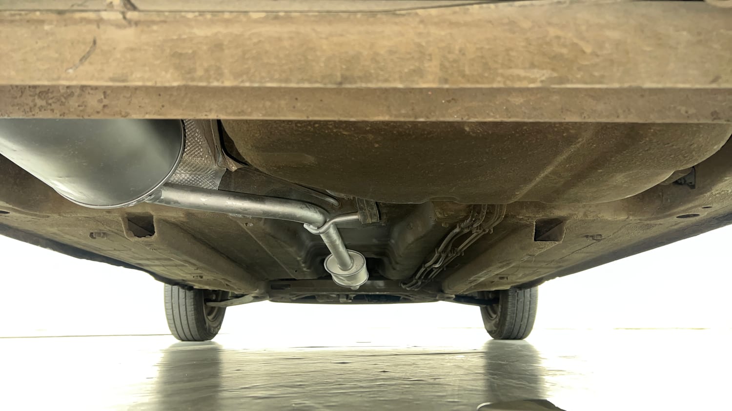 Used 2017 Datsun Redi-GO S 1.0 Petrol Manual extra REAR UNDERBODY VIEW (TAKEN FROM REAR)