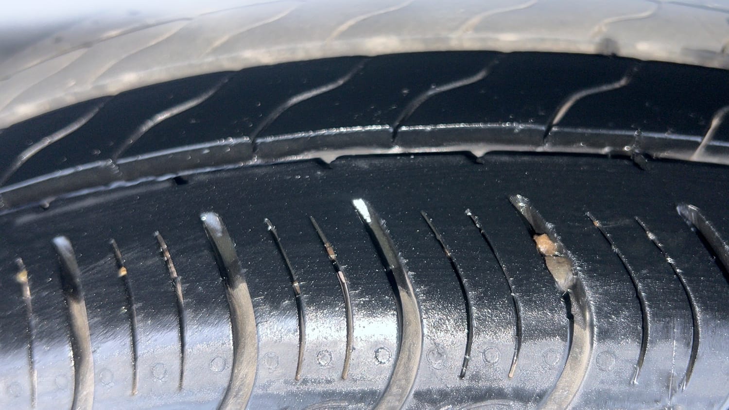 Used 2023 Honda Amaze VX CVT 1.2 Petrol Petrol Automatic tyres RIGHT REAR TYRE TREAD VIEW