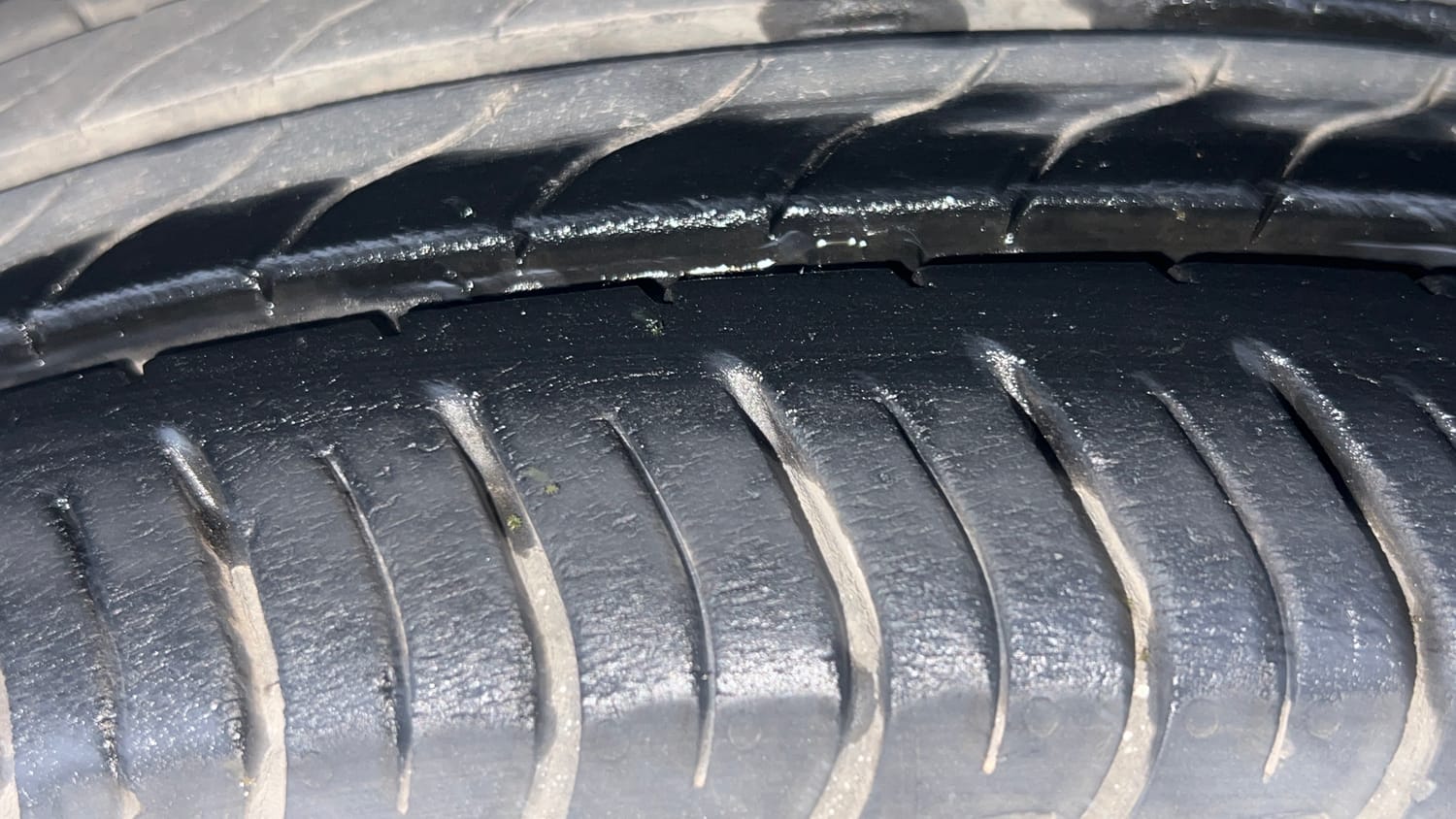 Used 2023 Honda Amaze VX CVT 1.2 Petrol Petrol Automatic tyres LEFT FRONT TYRE TREAD VIEW