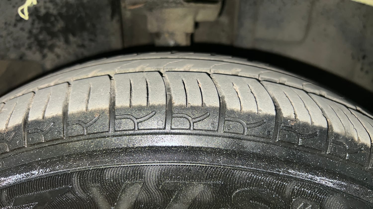 Used 2017 Datsun Redi-GO S 1.0 Petrol Manual tyres RIGHT FRONT TYRE TREAD VIEW