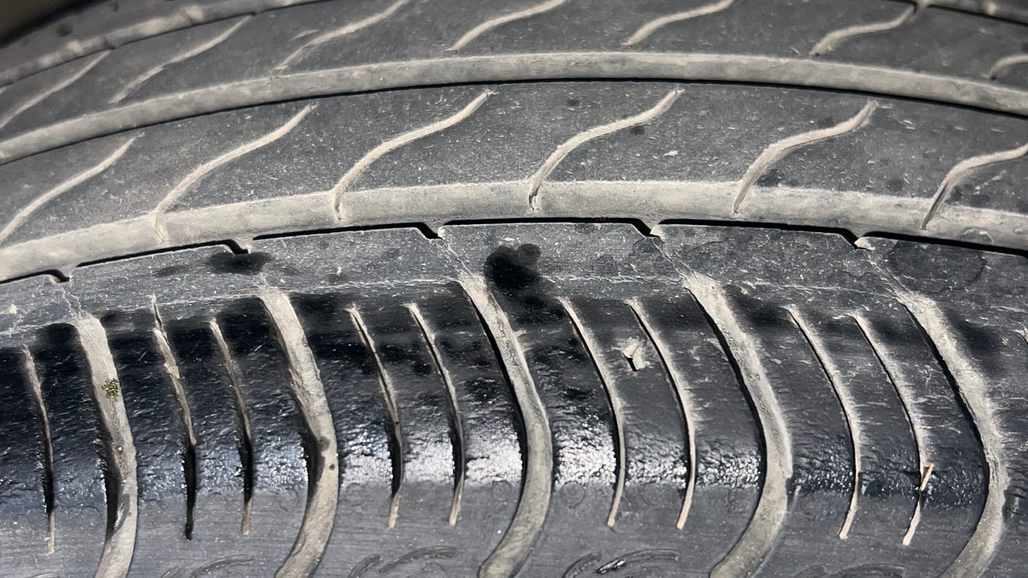 Used 2023 Honda Amaze VX CVT 1.2 Petrol Petrol Automatic tyres RIGHT FRONT TYRE TREAD VIEW
