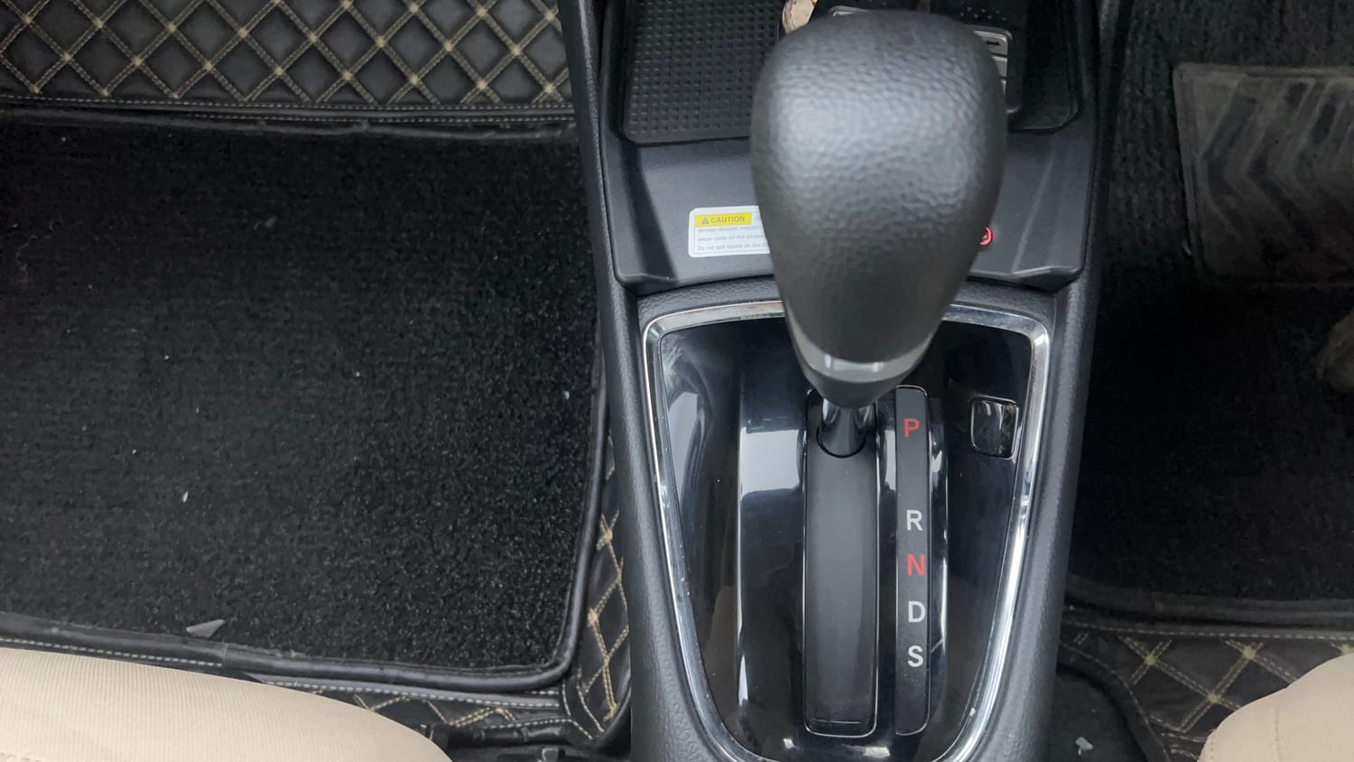Used 2023 Honda Amaze VX CVT 1.2 Petrol Petrol Automatic interior GEAR  KNOB VIEW