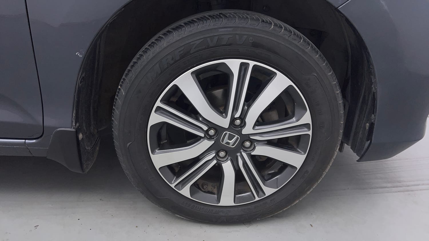 Used 2023 Honda Amaze VX CVT 1.2 Petrol Petrol Automatic tyres RIGHT FRONT TYRE RIM VIEW