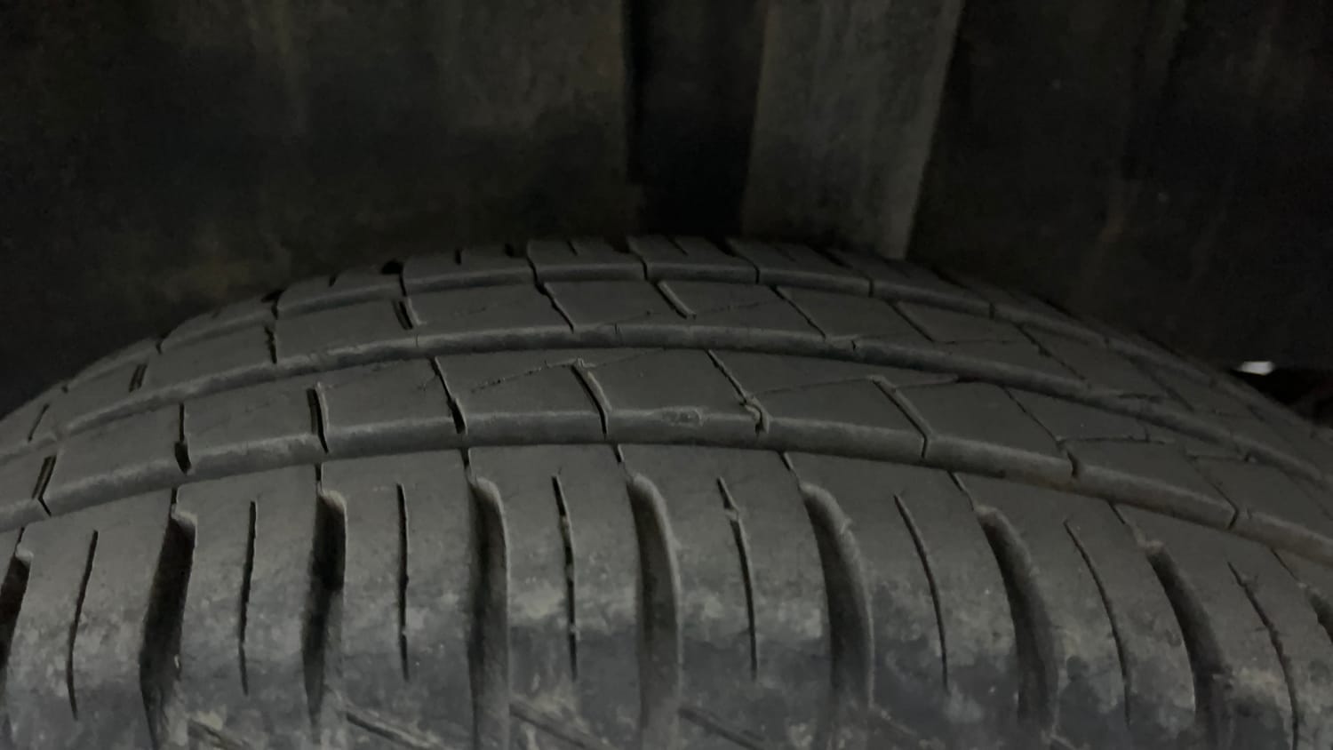 Used 2023 Renault Kwid RXT 1.0 AMT Petrol Automatic tyres LEFT REAR TYRE TREAD VIEW