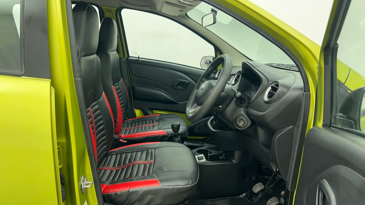 Used 2017 Datsun Redi-GO S 1.0 Petrol Manual interior RIGHT SIDE FRONT DOOR CABIN VIEW
