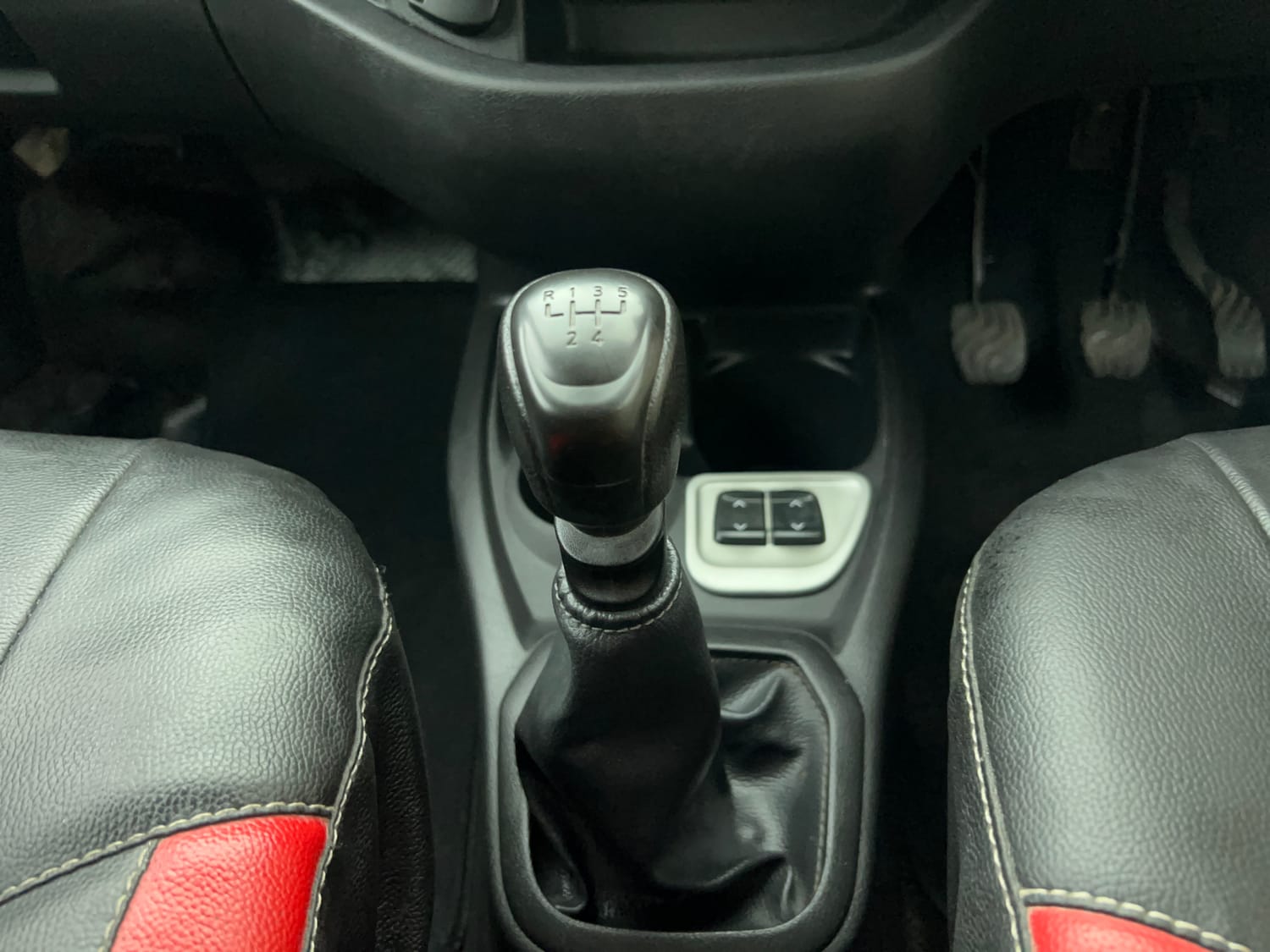 Used 2017 Datsun Redi-GO S 1.0 Petrol Manual interior GEAR  KNOB VIEW