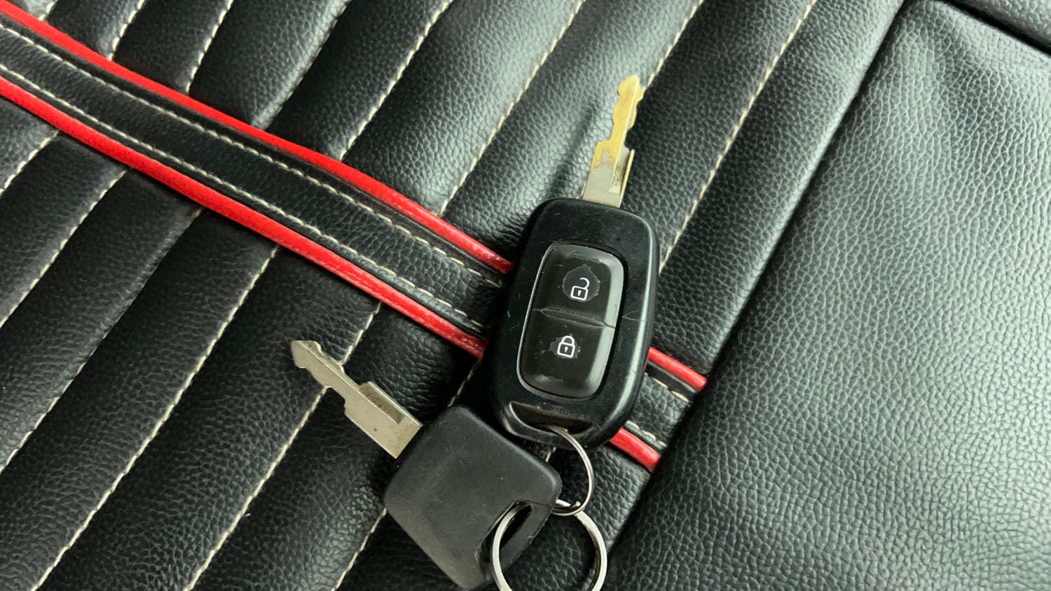 Used 2017 Datsun Redi-GO S 1.0 Petrol Manual extra CAR KEY VIEW