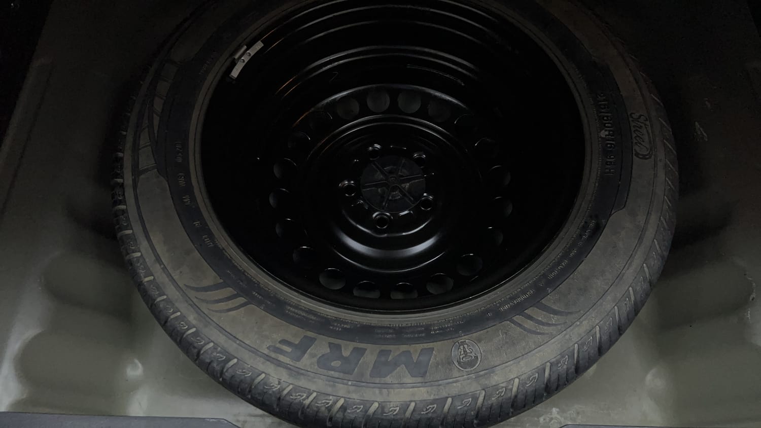 Used 2020 maruti-suzuki Vitara Brezza ZXi Plus Petrol Manual tyres SPARE TYRE VIEW