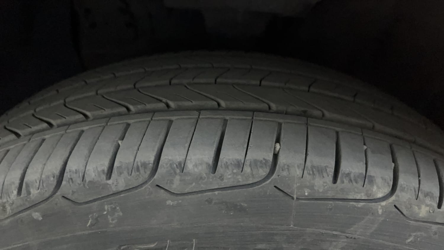 Used 2017 Hyundai Elite i20 Asta 1.2 Dual Tone Petrol Manual tyres LEFT FRONT TYRE TREAD VIEW