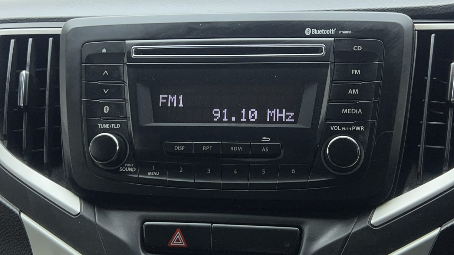 Used 2017 Maruti Suzuki Baleno Delta 1.2 Petrol Manual top_features Integrated (in-dash) music system