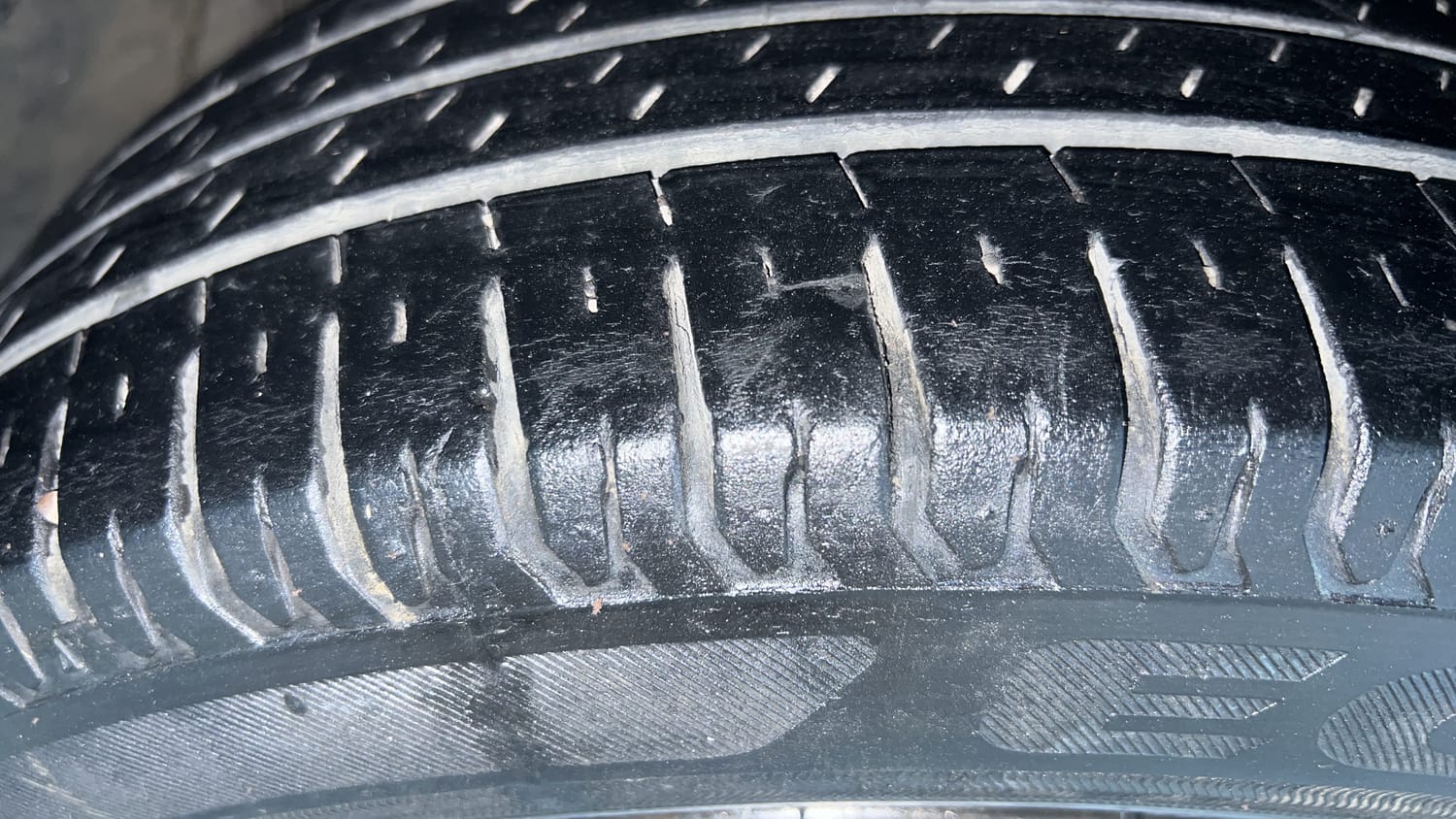 Used 2017 Maruti Suzuki Baleno Delta 1.2 Petrol Manual tyres RIGHT FRONT TYRE TREAD VIEW