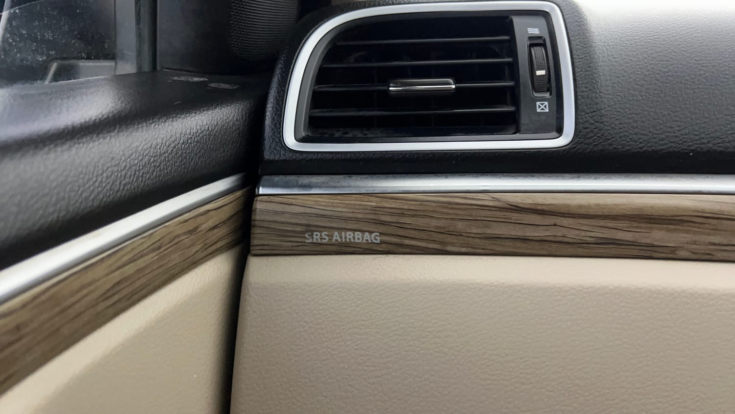 Used 2022 Maruti Suzuki Ciaz Zeta 1.5 Petrol Manual top_features Airbags