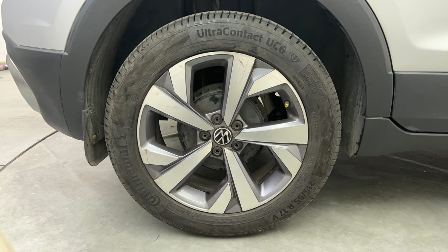Used 2022 Volkswagen Taigun Topline 1.0 TSI AT Petrol Automatic tyres RIGHT REAR TYRE RIM VIEW