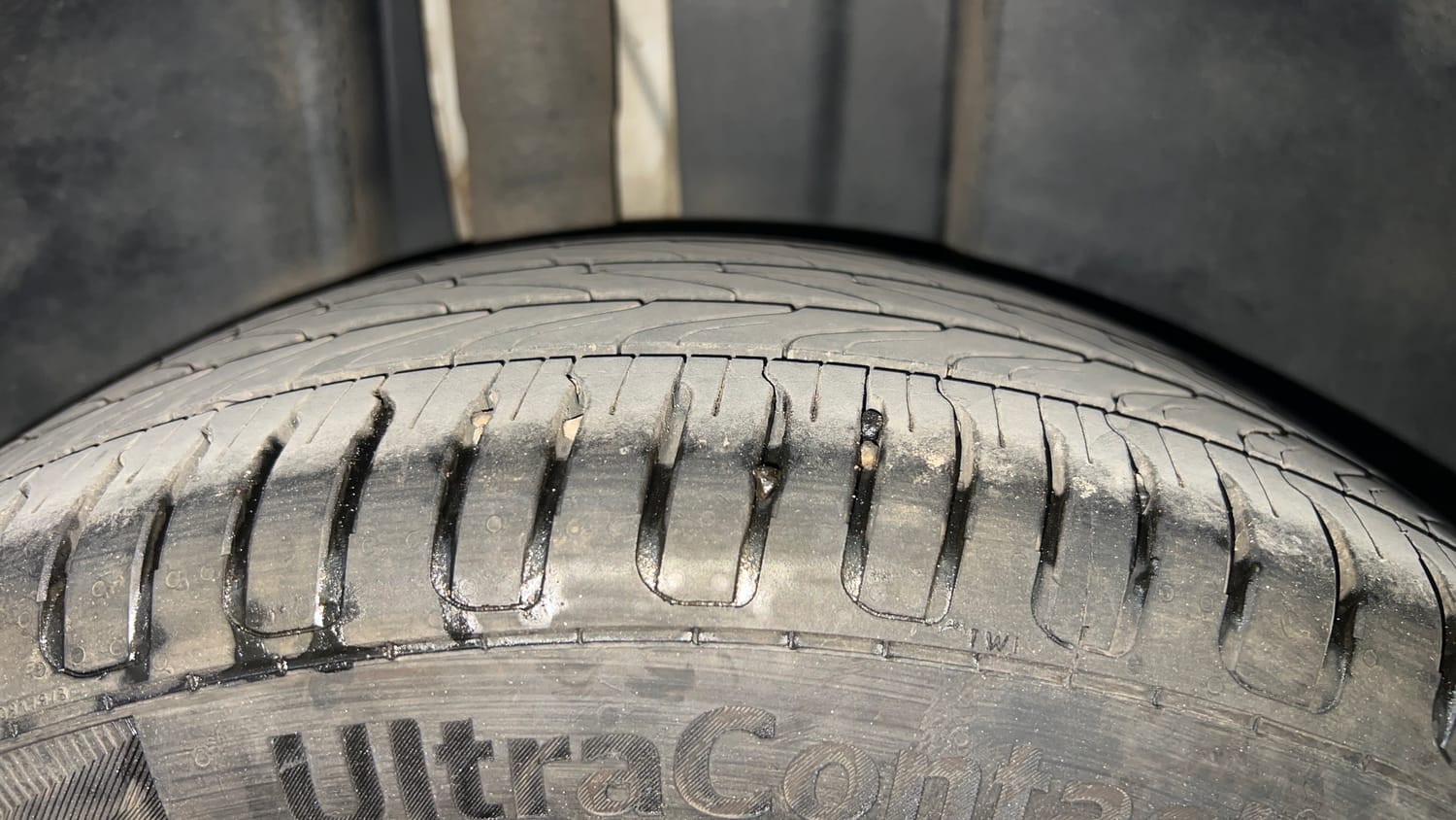 Used 2022 Volkswagen Taigun Topline 1.0 TSI AT Petrol Automatic tyres RIGHT REAR TYRE TREAD VIEW