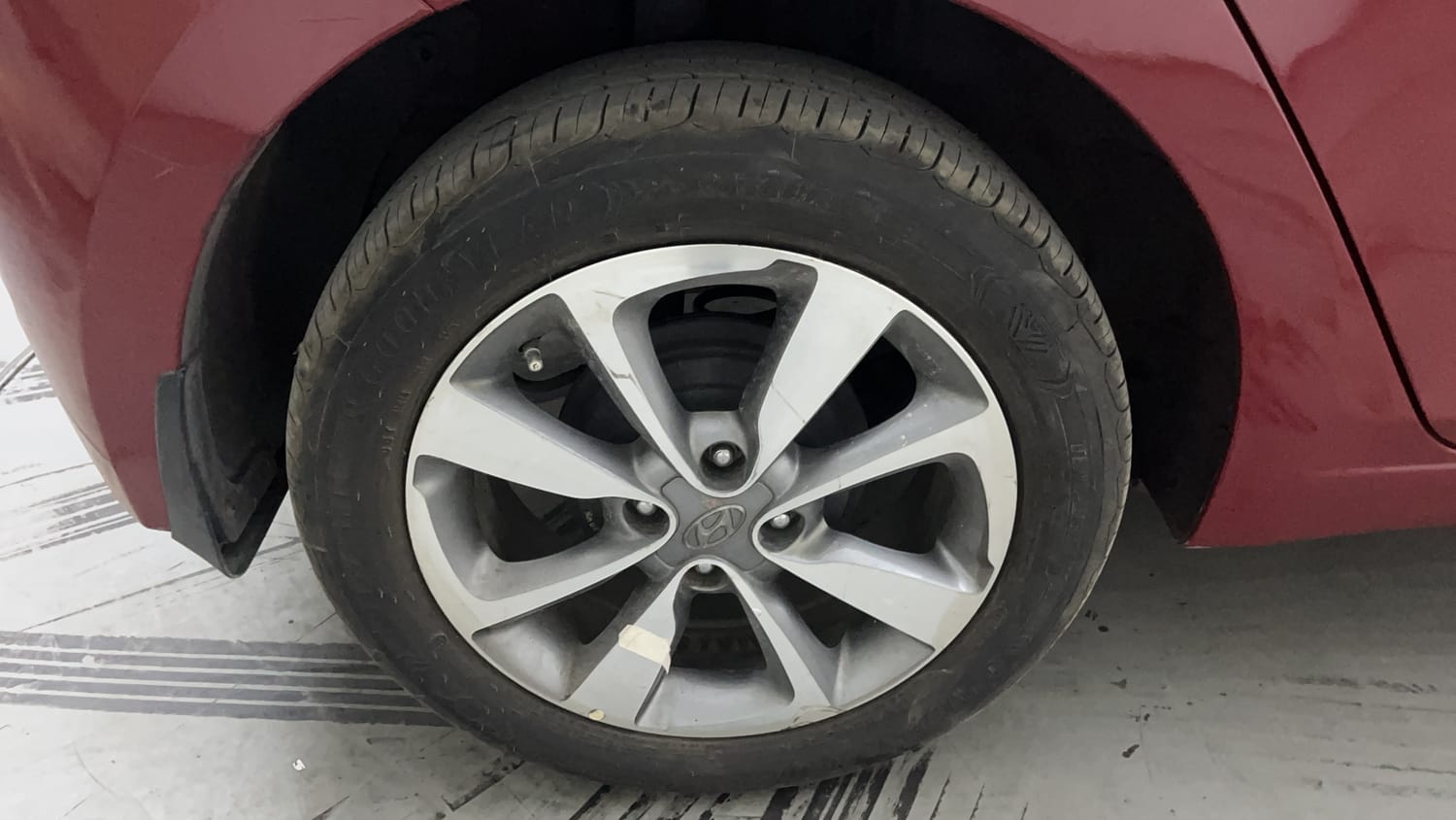 Used 2017 Hyundai Elite i20 Asta 1.2 Dual Tone Petrol Manual tyres RIGHT REAR TYRE RIM VIEW